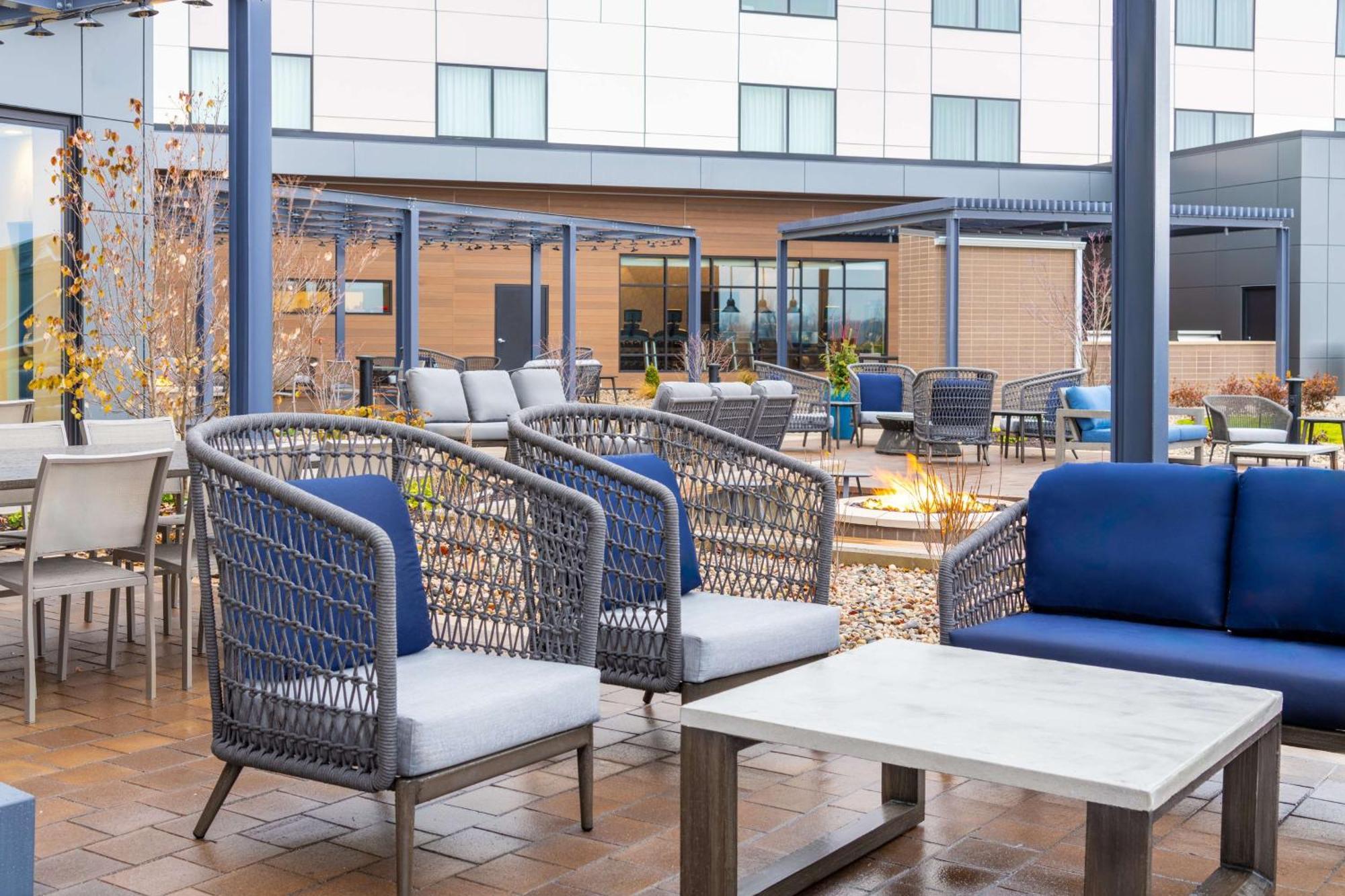 Homewood Suites By Hilton Holland Exterior photo